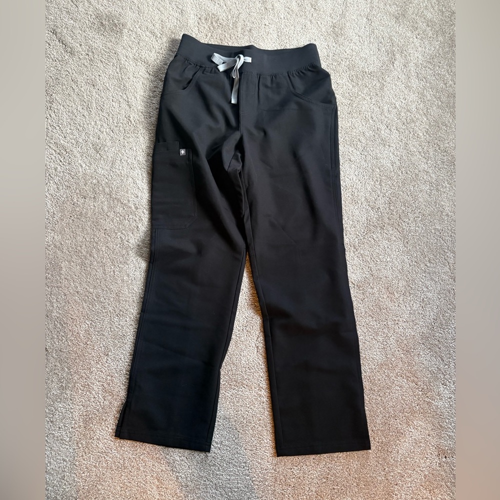 Figs scrub pants size XS, length petite, black. Kade cargo